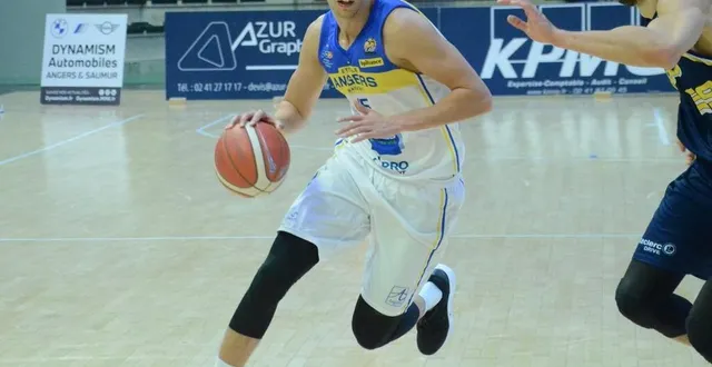 photo  l’intérieur angevin karim gourari sera dans l’équipe all star de nm1 coaché par guillaume pons pour l’évènement du 26 juin, aux sables-d’olonne.  &copy;  archives thierry huguenin 