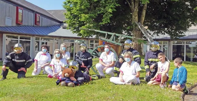 photo  pompiers de chanu et personnel de la maison de retraite tous solidaires pour aider à retrouver le chat nu.  &copy;  ouest-france 