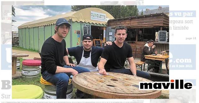 photo frédéric minaud, à gauche, accompagné de felix laforge, au centre, et de son frère emmanuel minaud. &copy; lemans.maville.com