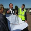 photo  frédéric beauchef, vice-président du conseil départemental chargé des routes, accompagné de dominique aubin, s’est rendu sur les lieux du futur giratoire. 