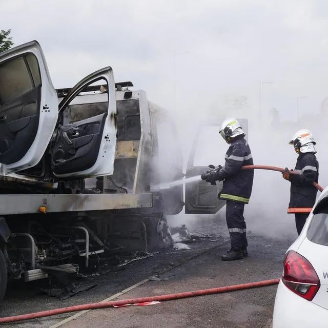 photo les pompiers sont rapidement intervenus pour circonscrire les flammes.  ©  le maine libre