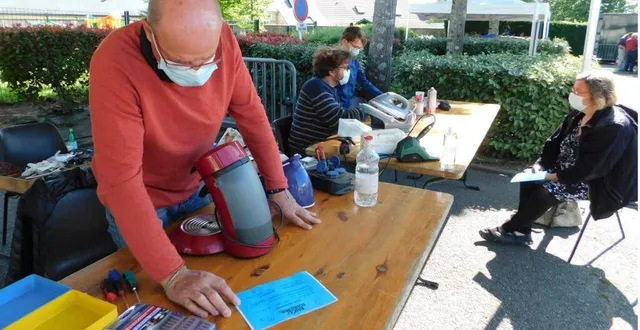 photo  les brico-bénévoles ont partagé leur expérience toute la journée.  &copy;  ouest-france 