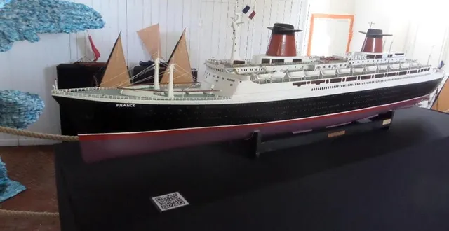 photo  la maquette du paquebot france trône en belle place dans la salle.  &copy;  ouest-france 
