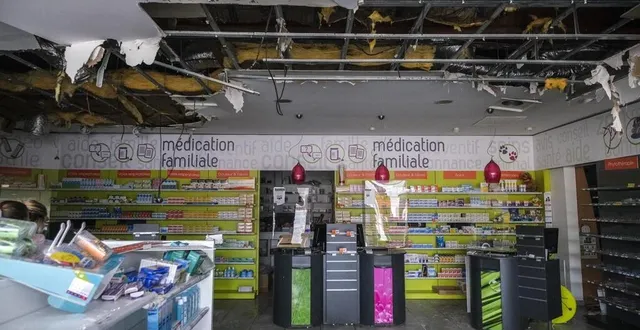 photo  le plafond de la pharmacie de la commune s’est effondré sous le poids de l’eau.  &copy;  photo le maine libre denis lambert 