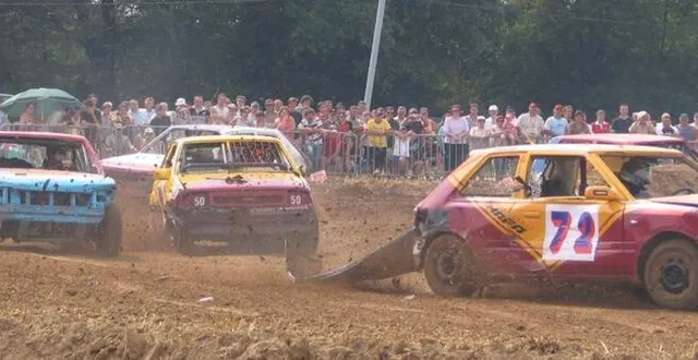 photo  il faudra attendre juillet 2022 pour le stock-car.  &copy;  archives le maine libre 