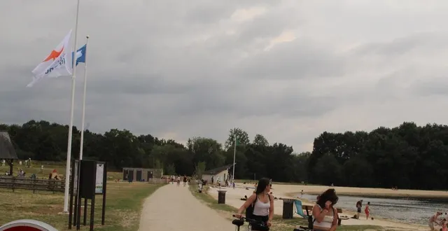 photo  inauguré le 26 juillet 2020, le label pavillon bleu, distinction prestigieuse, flottera à nouveau sur le site de la gèmerie cet été.  &copy;  le maine libre 