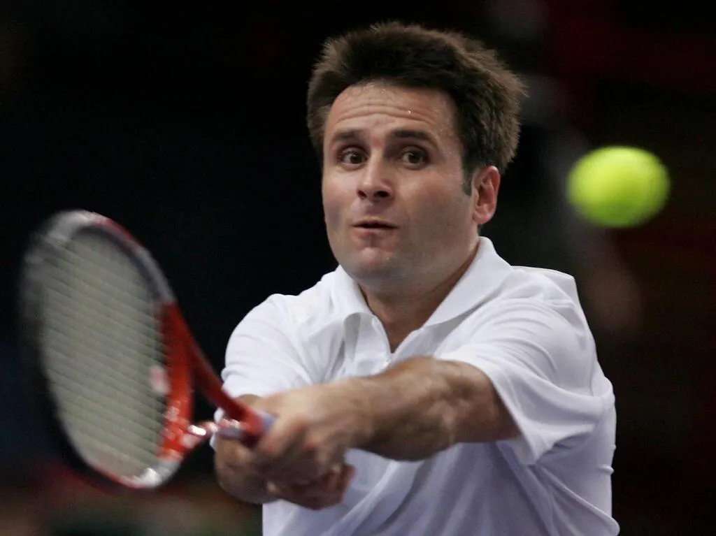 RolandGarros. Roger Federer en night session, Fabrice Santoro y a