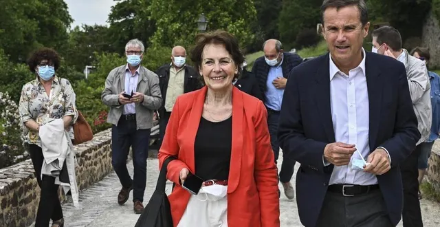 photo  le mans, mercredi 2 juin 2021. nicolas dupont-aignan est venu soutenir la candidate cécile bayle de jessé au pied de l’enceinte romaine, au mans.  &copy;  photo le maine libre – denis- lambert 