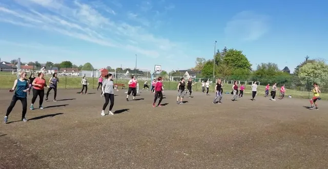 photo  cours de zumba à l’extérieur depuis fin mars à trangé.  &copy;  le maine libre 