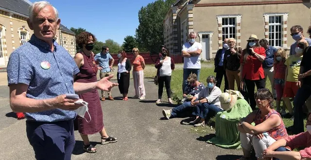photo  gilles leproust (pcf) et isabelle sévère (eelv) se sont exprimés devant les candidats unie.e.s aux élections départementales en sarthe.  &copy;  le maine libre 