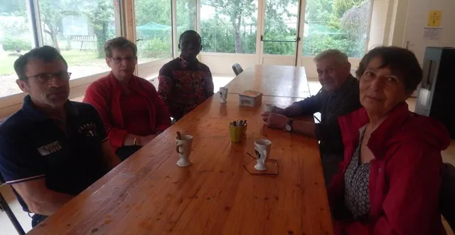 photo  les bénévoles de l’association des amis du moulin de robert, mobilisés pour la fête du dimanche 13 juin.  &copy;  le maine libre 