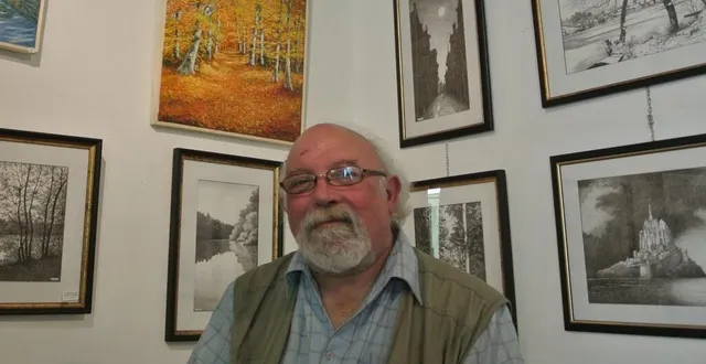 photo  daniel frot expose ses dernières œuvres dans son atelier.  &copy;  ouest-france 