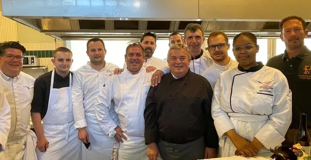 photo  pascal tesson, au centre, entouré de ses complices durant cette aventure.  &copy;  le maine libre 