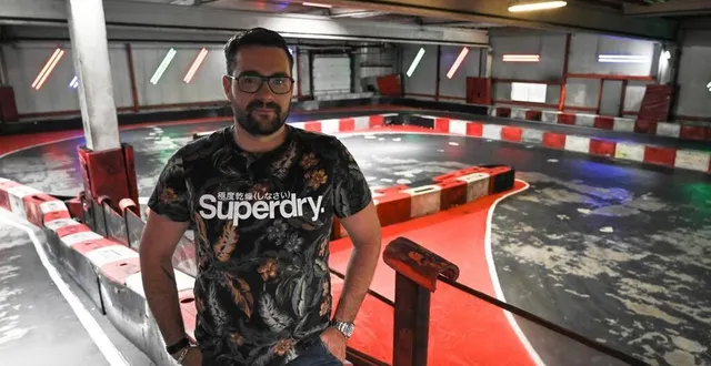 photo  raphaël poupin, cogérant de la structure de loisirs speed park, est impatient de reprendre. « si on doit refermer encore une fois, je ne sais pas si on pourra tenir le coup financièrement. le fonds de solidarité ne couvre même pas le loyer. »  &copy;  photo le maine libre – denis lambert 