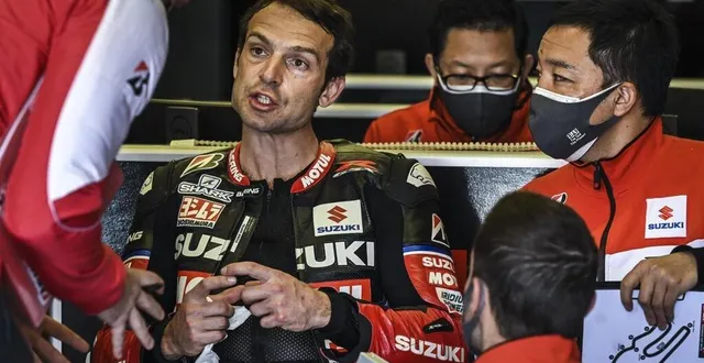 photo  sylvain guintoli, pilote d’essais de suzuki depuis 2017, rejoint l’écurie franco-japonaise et yohei kato (à droite), directeur de yoshimura-sert.  &copy;  photo le maine libre – denis lambert 