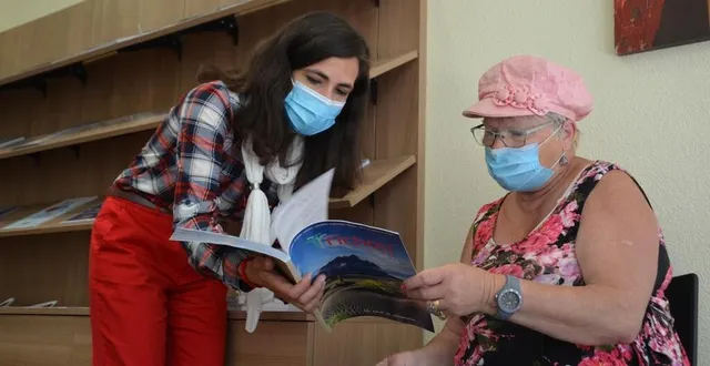 photo  à l’image de chryslène guilloteau, beaucoup de renseignements sont pris pour des déplacements à la journée, voire sur deux jours, notamment dans le milieu associatif.  &copy;  co-fabien gouault 