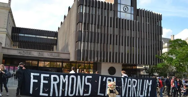 photo  après plusieurs manifestations ces dernières années pour réclamer la fermeture du local de l’alvarium (photo), ce sont maintenant huit députés qui demandent la dissolution de cette association.  &copy;  archives co 