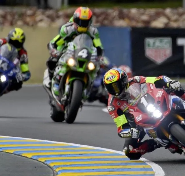photo journée réussie pour qui, pour le moment, est en pole provisoire des 24 heures motos.  ©  jérôme fouquet