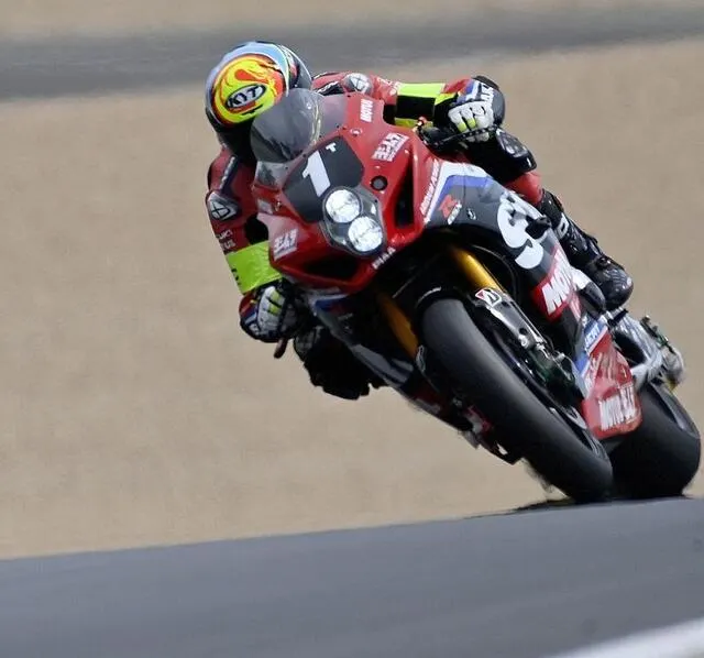 photo journée réussie pour qui, pour le moment, est en pole provisoire des 24 heures motos.  ©  jérôme fouquet
