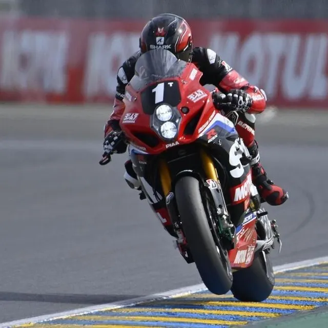 photo journée réussie pour qui, pour le moment, est en pole provisoire des 24 heures motos.  ©  jérôme fouquet