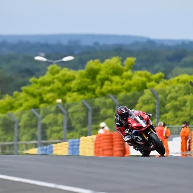 photo journée prolifique pour les hommes de damien saulnier, au sert.  ©  daniel fouray