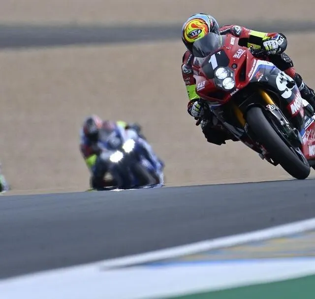 photo journée réussie pour qui, pour le moment, est en pole provisoire des 24 heures motos.  ©  jérôme fouquet