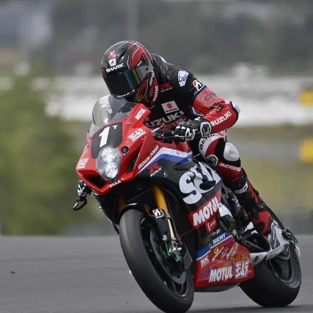 photo journée réussie pour qui, pour le moment, est en pole provisoire des 24 heures motos.  ©  jérôme fouquet