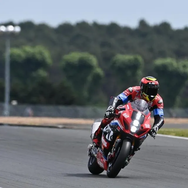 photo journée prolifique pour les hommes de damien saulnier, au sert.  ©  daniel fouray