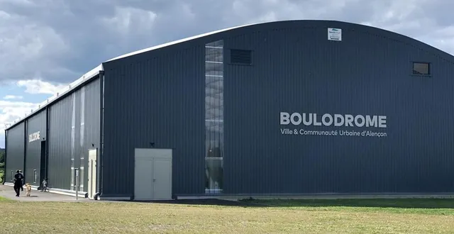 photo  le voici, le voilà : le boulodrome couvert d’alençon, un équipement qui était très attendu des amateurs de pétanque.  &copy;  ouest-france 