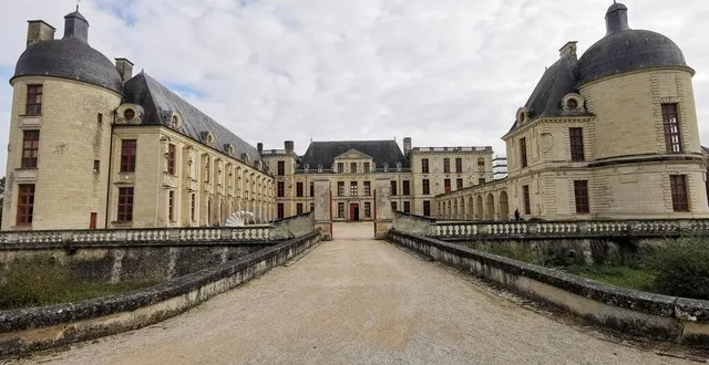 photo  le château d’oiron accueille les visiteurs tout l’été.  &copy;  co – carl guillet 