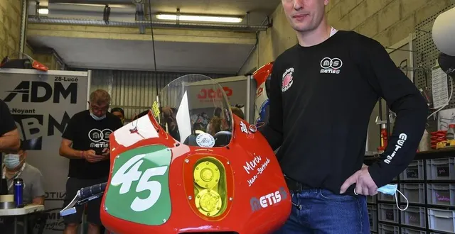 photo  emmanuel cheron devant la metiss jbb n°45, une habituée des paddocks d’endurance depuis 2006.  &copy;  le maine libre – yvon loue 