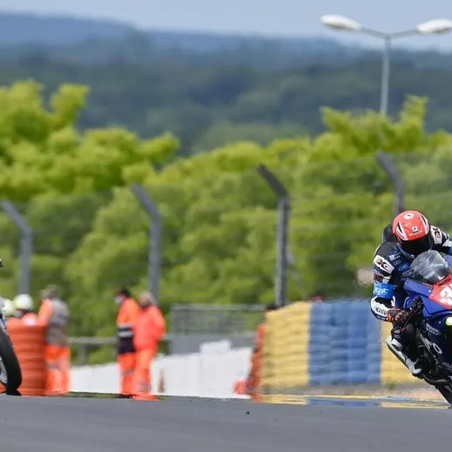 photo #35. tmc 35 - pmo. france. yamaha yzf – r1. superstock. billega john ross. france.  ©  daniel fouray / ouest-france