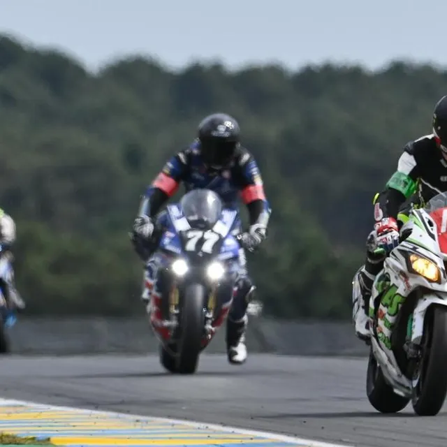 photo #116. kingtyre fullgas racing team. france. kawasaki zx 10r. superstock. lionel bergeron. france.  ©  daniel fouray / ouest-france