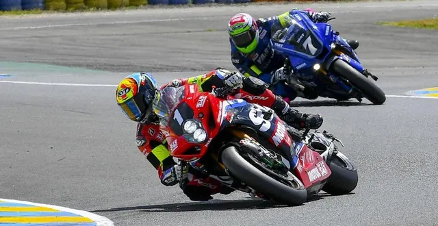 photo  entre la suzuki n°1 et la yamaha n°7, la bataille fait rage.  &copy;  le maine libre – yvon loue 