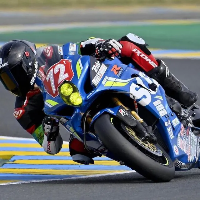photo motocyclisme.
24 heures motos 2021.
#72.
junior team lms suzuki. france.
suzuki gsxr – 1000. superstock.
raymond guillaume. france
photo : jérôme fouquet/ouest-france  ©  jérôme fouquet/ouest-france