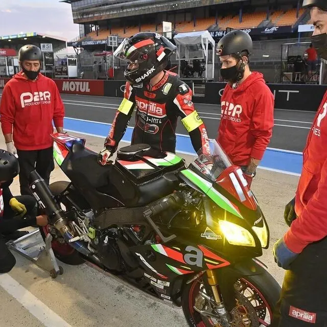 photo motocyclisme.
24 heures motos 2021.
#15.
le mans 2 roues. france.
aprilia – rsv4. superstock.
parisse emmanuel. france.


photo : jérôme fouquet/ouest-france  ©  jérôme fouquet/ouest-france
