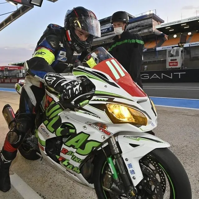 photo motocyclisme.
24 heures motos 2021.
#116.
kingtyre fullgas racing team. france.
kawasaki zx 10r. superstock.
henriques david. france.


photo : jérôme fouquet/ouest-france  ©  jérôme fouquet/ouest-france