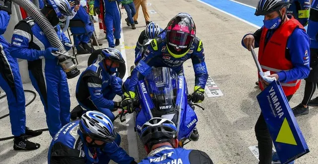 photo  la yamaha yzf – r1 lâche prise après seulement dix heures de course.  &copy;  le maine libre – yvon loue 