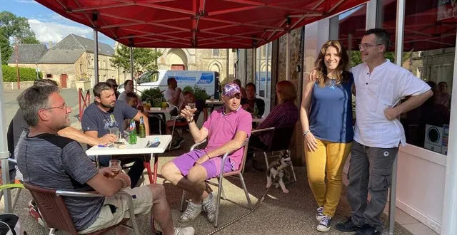 photo  virginie et cédrick peschard ont créé le sun rock le 9 juin 2016, un vrai bar de cœur de village  &copy;  yanne boloh 