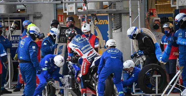 photo  24 heures du mans moto. sport. motocyclisme. endurance. championnat du monde.  #5. f.c.c. tsr honda france. japon. honda cb r1000. formula ewc.  &copy;  daniel fouray / ouest-france 