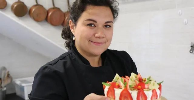 photo  sharon sargeant est originaire des philippines. ancienne élève d’alain ducasse, ses pâtisseries ont été dégustées à travers toute la planète. désormais elle propose ses services à domicile.  &copy;  le maine libre 