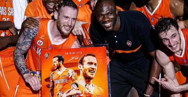 photo  le capitaine antoine eïto et alain koffi ont été honorés ce samedi 12 juin à antarès.  &copy;  le maine libre 