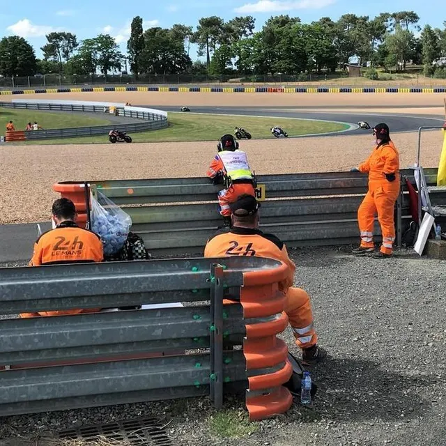 photo le poste des commissaires à la sortie du virage de la chapelle.  ©  ouest-france