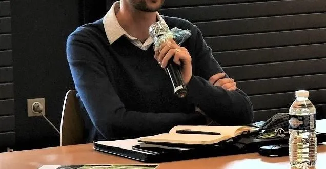 photo  arthur clairet a présenté la création de la société musicale du pays d’alençon, au dernier conseil municipal de lonrai, le 3 juin 2021.  &copy;  ouest-france 