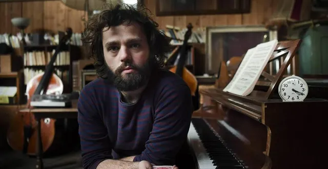 photo  yann frisch, magicien, clown, et comédien.  &copy;  archives le maine libre – denis lambert 