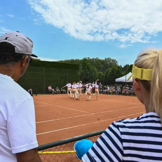 photo le groupe de danse de bessé a exécuté des chorégraphies sur les tubes de yannick noah  ©  photo le maine libre denis lambert