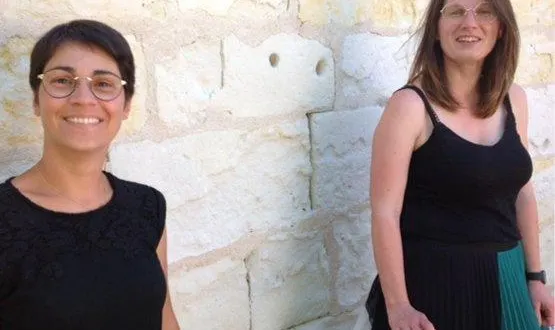 photo  virginie samson et sophie pineau, heureuses dans leur école.  &copy;  le maine libre 