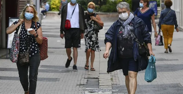 photo  au mans, les masques sont encore de sortie dans les rues.  &copy;  photo le maine libre – yvon loue 