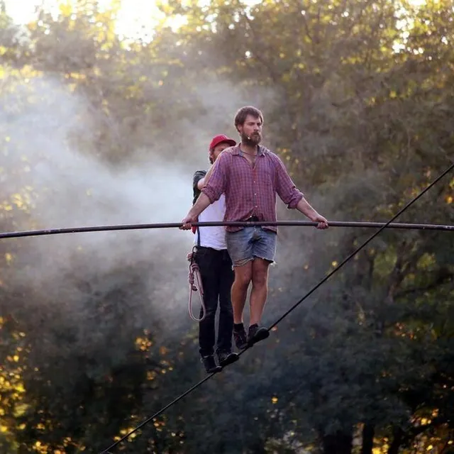 photo une pelle, spectacle conçu par olivier debelhoir.  ©  yann deva