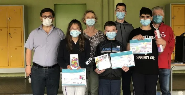 photo  trois élèves de la classe de 6e segpa du collège jean-monnet ont été récompensés pour leur dessin.  &copy;  ouest-france 